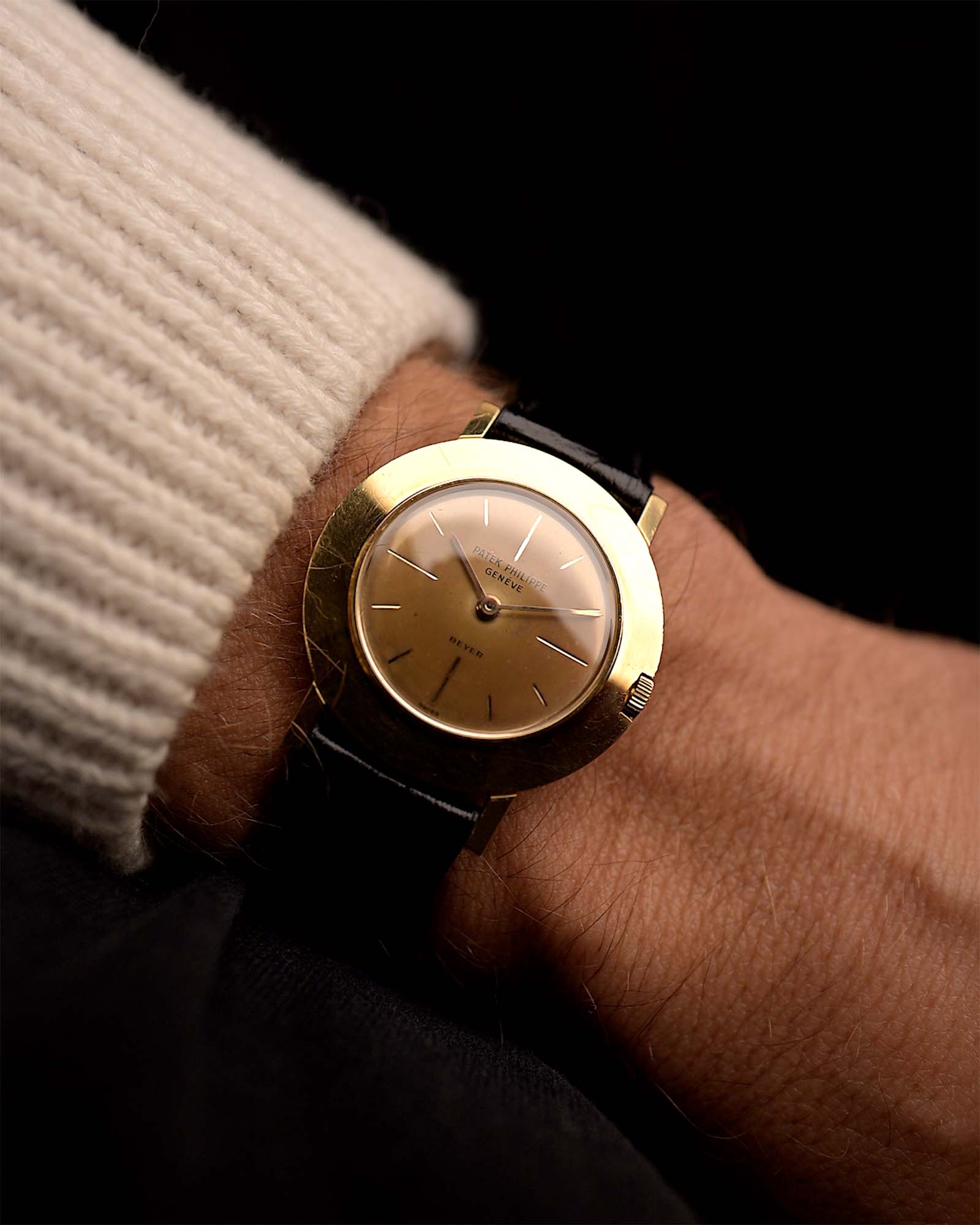 Vintage Patek Philippe 2594 Disco Volante Beyer 1950s on a wrist. 32mm wide with 18k Yellow Gold Case, Manual Caliber 23-300, Cappuccino Dial and Black Leather Strap.
