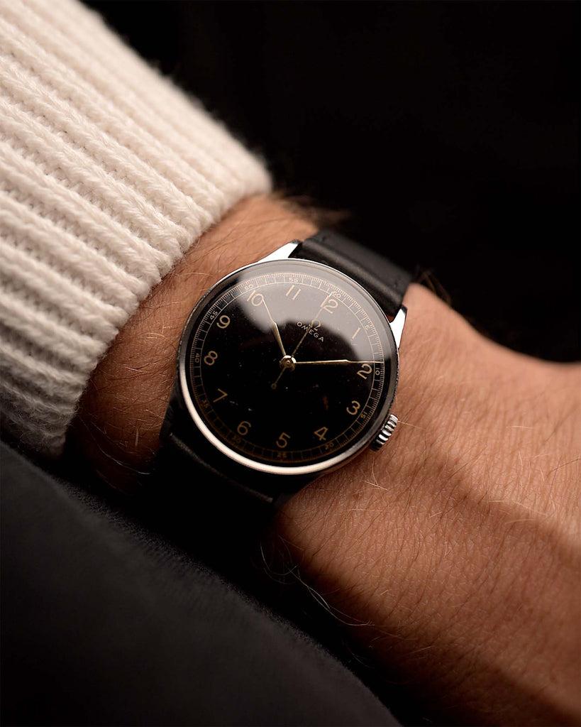 Vintage Omega watch Gilt Syringe from 1939, 33mm stainless steel case, black gilt dial, manual wind movement, black leather strap