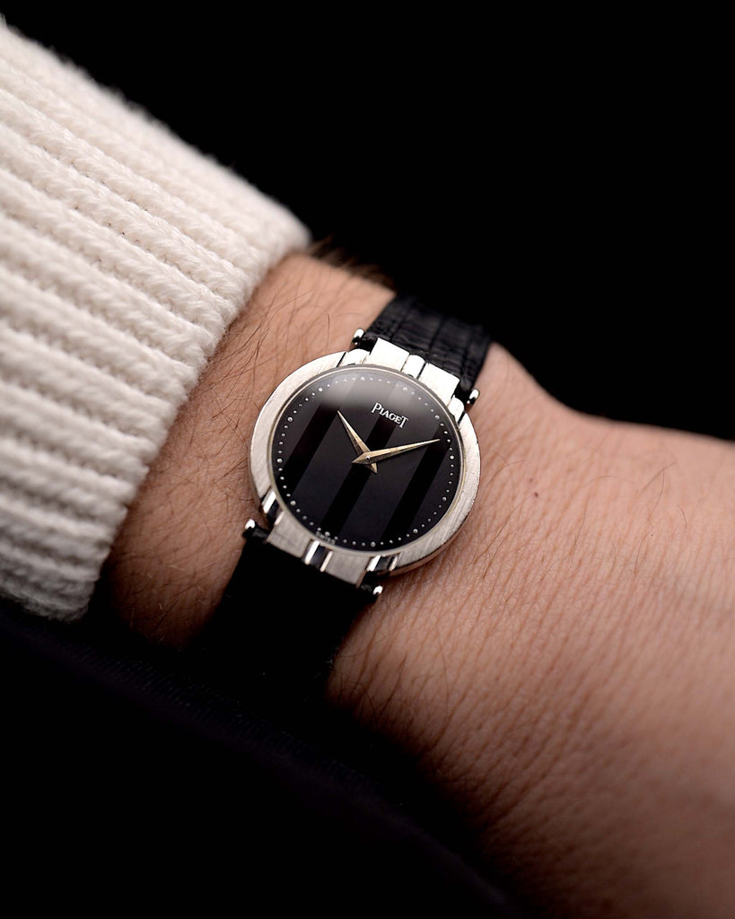 A video of a vintage Piaget Polo 7273 from the 1980s on a wrist. White gold case, 27.5mm, Piaget 7P Quartz movement with Original onyx dial and Leather strap.