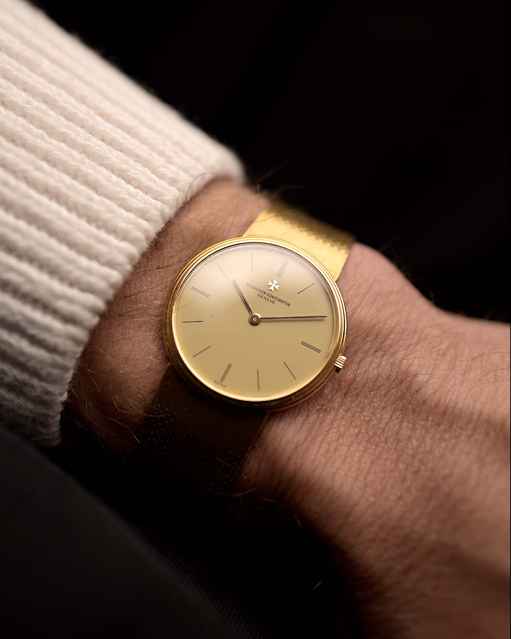Vintage Vacheron Constantin 33216 Patrimony watch from the 1980s on a wrist. 31mm wide in 18k Yellow Gold with Flawless Cream Dial, Manual Wind VC Caliber 1003 and 18k Gold Bracelet.