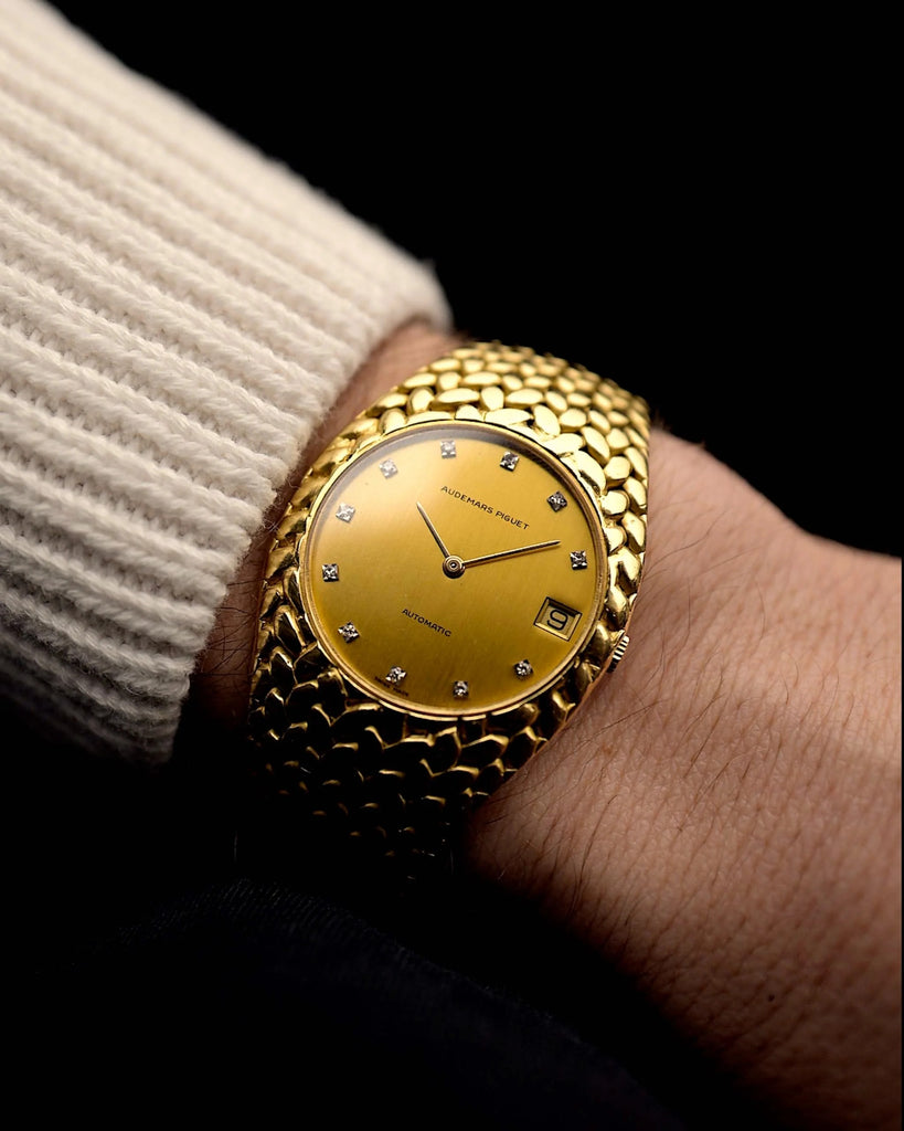 Audemars Piguet Cobra Jumbo from the 1970s with Ref. 5403 on a wrist. 35mm in 18k Yellow Gold with Automatic Cal. 2121, Original Diamond Dial, Gold Bracelet in Excellent Condition.