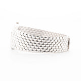 Nahaufnahme einer Audemars Piguet Cobra Bracelet 18k Diamond Blue aus den 1990er Jahren. 29 mm aus 18 Karat Weißgold mit Handaufzugswerk, tiefblauem Zifferblatt, 32 Diamanten und verstellbarem Armband.