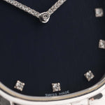 Nahaufnahme einer Audemars Piguet Cobra Dial 18k Diamond Blue aus den 1990er Jahren. 29 mm aus 18 Karat Weißgold mit Handaufzugswerk, tiefblauem Zifferblatt, 32 Diamanten und verstellbarem Armband.