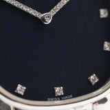 Nahaufnahme einer Audemars Piguet Cobra Dial 18k Diamond Blue aus den 1990er Jahren. 29 mm aus 18 Karat Weißgold mit Handaufzugswerk, tiefblauem Zifferblatt, 32 Diamanten und verstellbarem Armband.