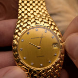 Nahaufnahme der Vintage Audemars Piguet Cobra 5403 Uhr, 18k Gold, Diamant-Zifferblatt, Jumbo-Gehäuse, Automatikwerk, von Zeigern gehalten