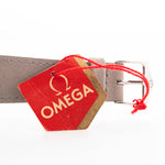 Nahaufnahme einer Vintage Omega Jumbo Radium von 1935 mit Lederarmband. 37,5 mm mit Edelstahlgehäuse, Handaufzugswerk, original silbernem Eisenbahnzifferblatt und Lederarmband.