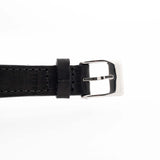 Nahaufnahme einer Vintage Piaget Altiplano 9025 Lederarmband mit Diamanten 18k Grau aus den 1990er Jahren. 33 mm aus 18 Karat Weißgold mit Handaufzugswerk, dunkelgrauem Zifferblatt mit Sonnenschliff, Diamantindexen und schwarzem Lederarmband.