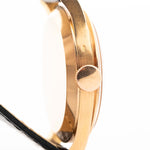 Vintage Vacheron Constantin 4217 Rose aus den 1940er Jahren Gehäuse. 33,5 mm mit Gehäuse aus 18 Karat Roségold, Handaufzugskal. V454, Original-Zifferblatt in Honig und Lederarmband.