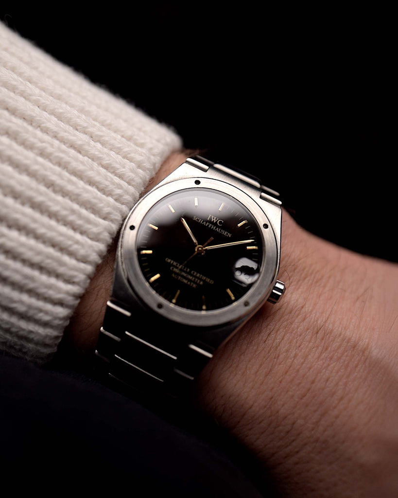 IWC Ingenieur 3521 Black 2000 mit schwarzem Zifferblatt, Edelstahlgehäuse und original Stahlarmband am Handgelenk