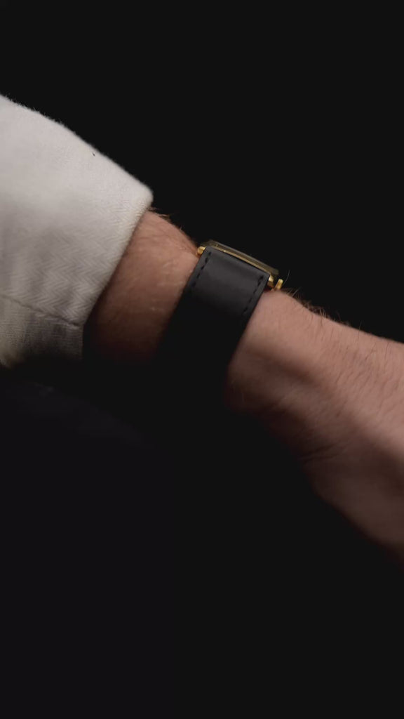 Video von Vacheron Constantin 18k Ellipse Black 1970s am Handgelenk - ref 34003 - GOLDAMMER