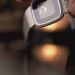 Piaget Square 9775 mit Lapis Onyx Diamant aus den 1970er Jahren an einem Handgelenk.