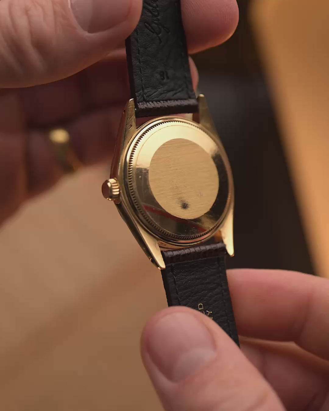 Vintage Rolex 18k Oyster Perpetual 1503 Date Uhr aus dem Jahr 1971, 34,5 mm Gelbgoldgehäuse, Automatikkaliber 1570, Zifferblatt mit Sonnenschliff, Video