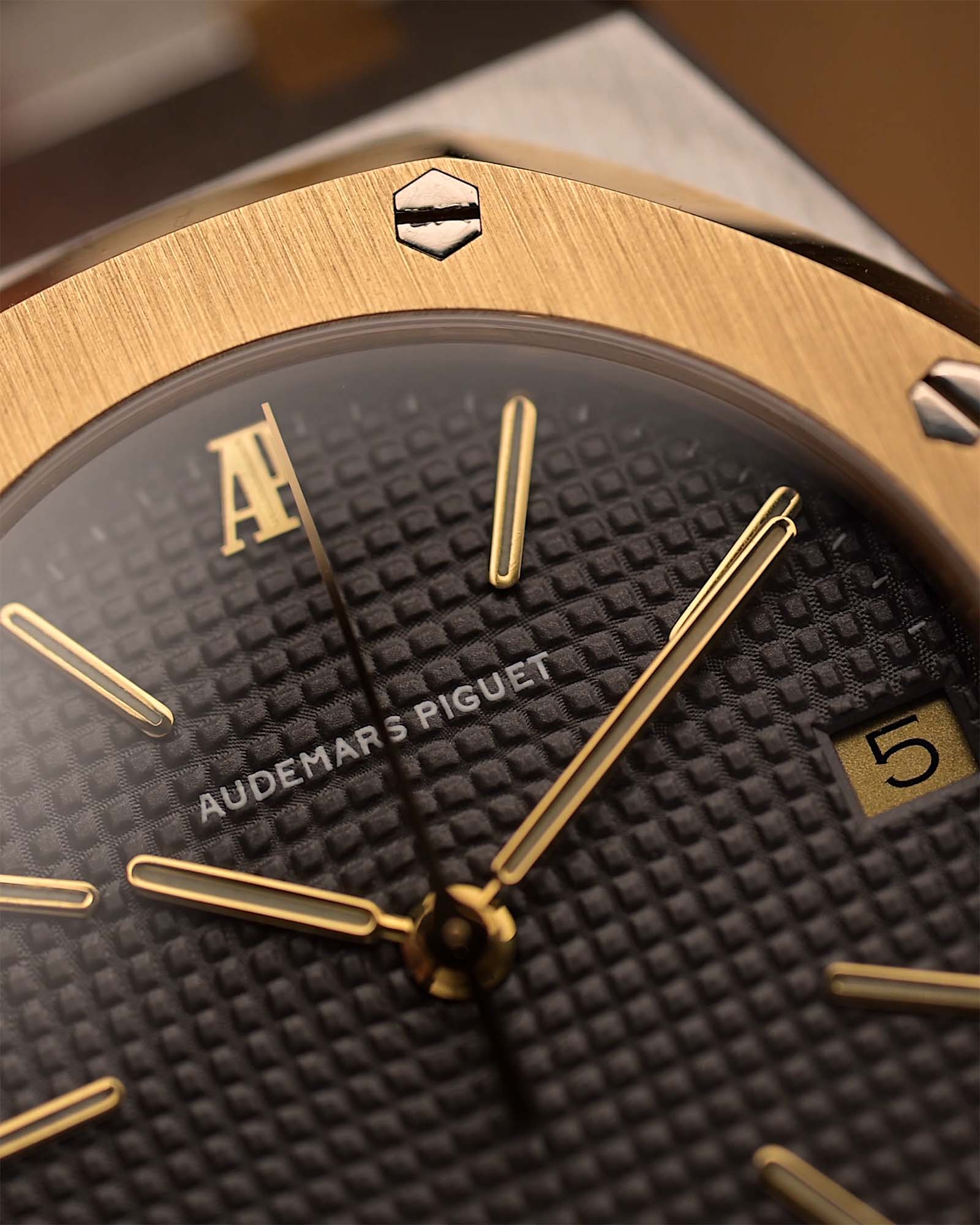 Reloj vintage Audemars Piguet 4100SA Royal Oak de los años 80. Acero inoxidable y oro amarillo de 18 quilates con rara esfera tapisserie gris impecable, brazalete bicolor.