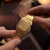 Audemars Piguet 6005BA Diamond de los años 80. 32 mm en oro amarillo de 18 quilates con movimiento de cuarzo, esfera Hobnail, 11 índices de diamantes y brazalete de oro.