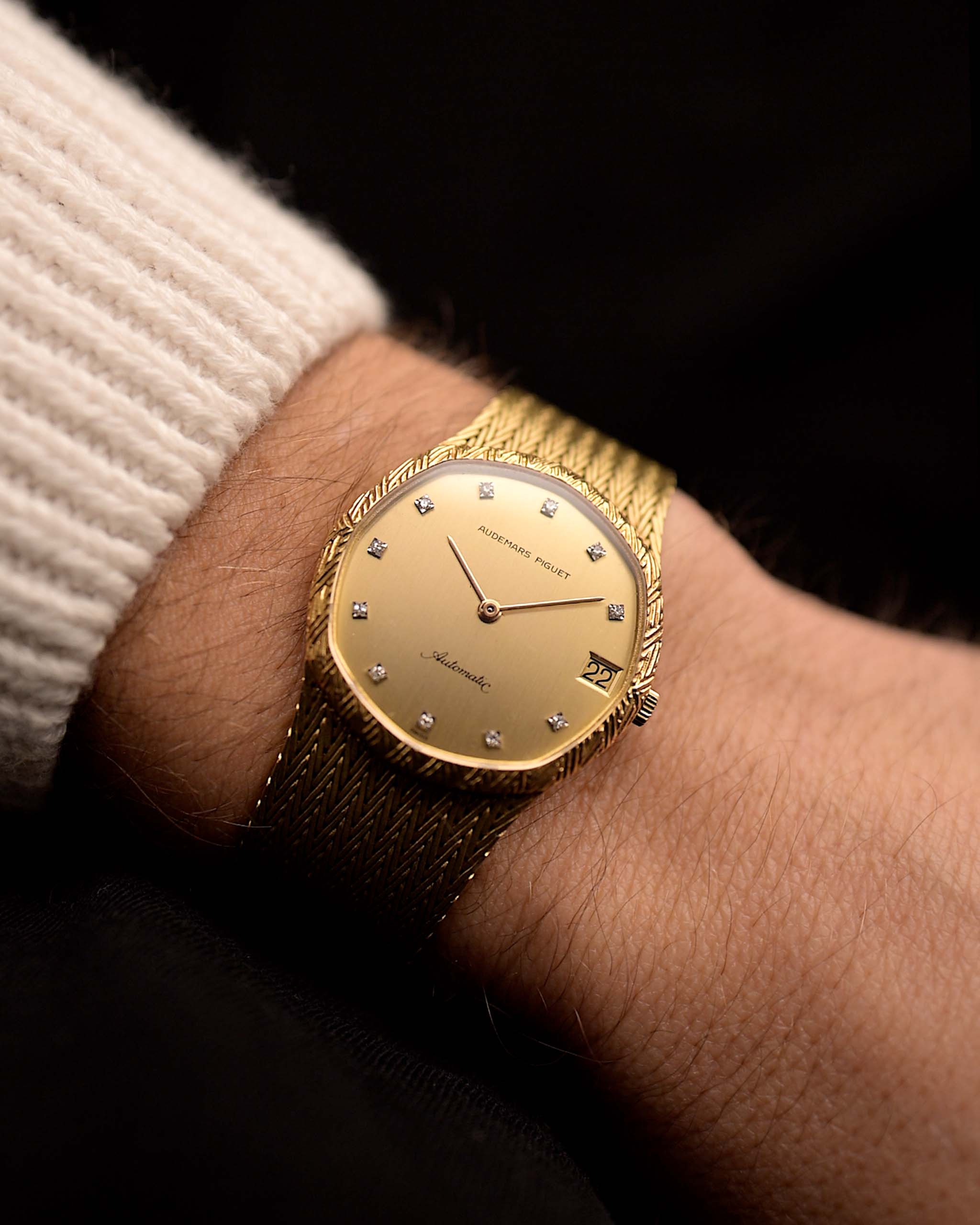 Reloj automático vintage Audemars Piguet de los años 80, caja de 31,5 mm de oro amarillo de 18 quilates, esfera dorada, 11 índices de diamantes en la muñeca