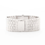 Foto de cerca de un Piaget Protocole 9133 Bark 18k de los años 1970. 23 mm en oro blanco de 18 quilates con movimiento de cuerda manual, esfera original con acabado de corteza y brazalete integrado.