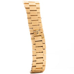 Foto de cerca de un Rolex Cellini 4350 Octagon 18k Silver Dial de 1981 en una muñeca. 27 mm en oro amarillo de 18 quilates con movimiento de cuerda manual, esfera cepillada horizontal impecable y brazalete President.