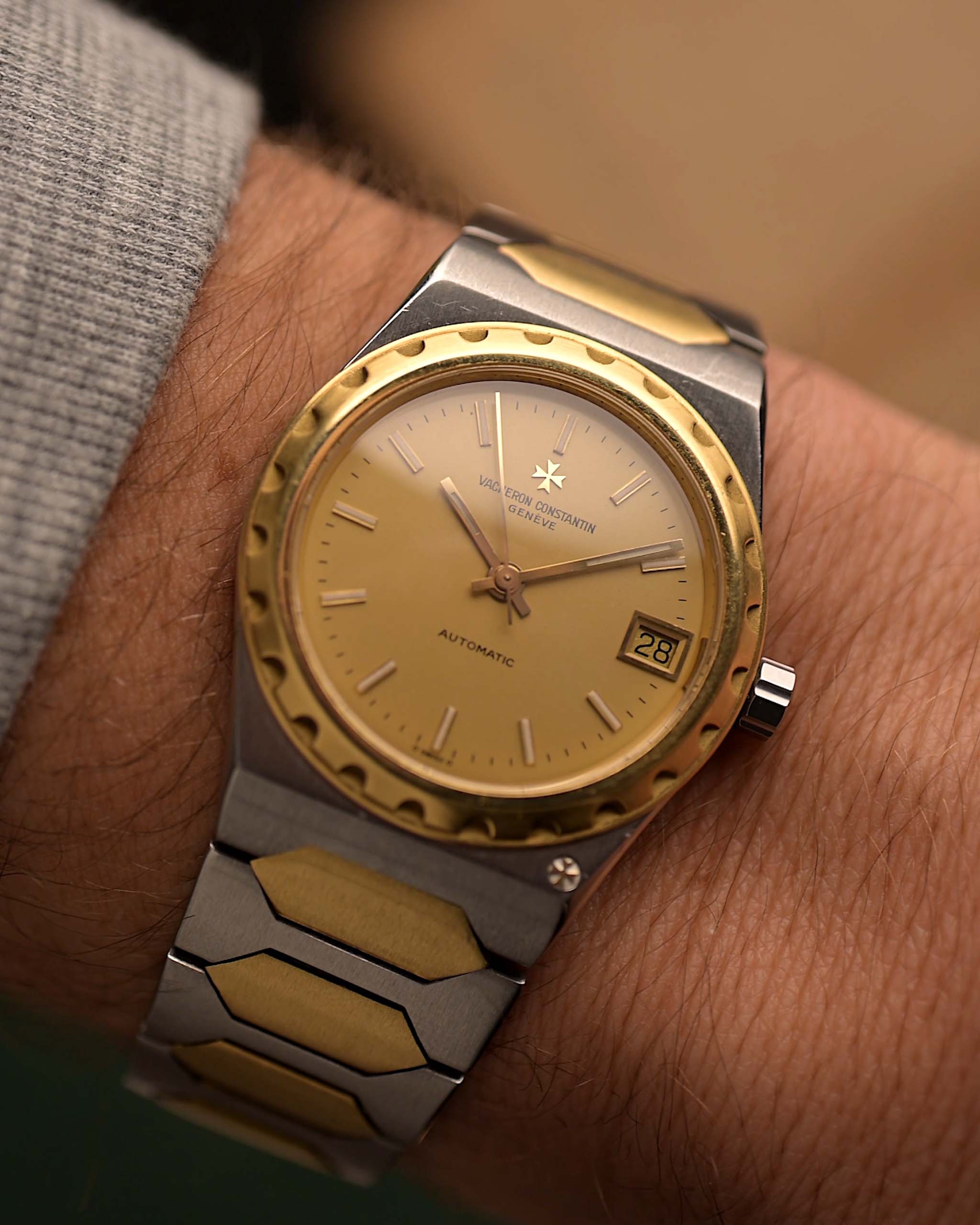 Reloj vintage Vacheron Constantin 222 Two Tone años 80, caja de 33,5 mm de acero inoxidable y oro de 18 quilates, automático Calibre 1124, esfera dorada de pulsera