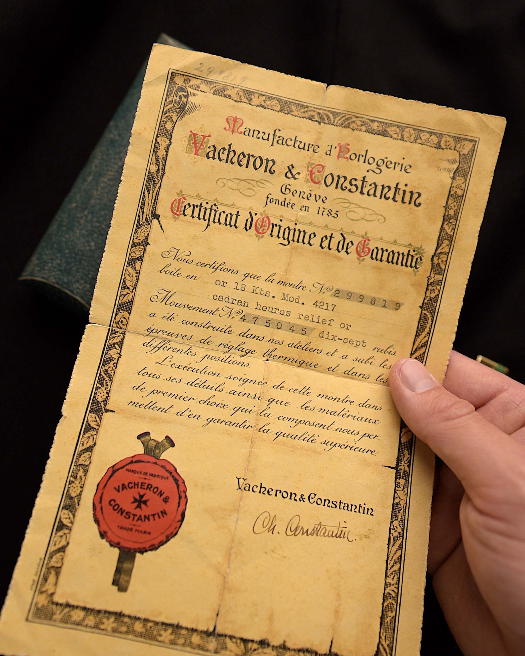 Certificado Vintage Vacheron Constantin 4217 Rose de la década de 1940. 33,5 mm con caja de oro rosa de 18 quilates, cuerda manual Cal. V454, esfera original color miel y correa de piel.