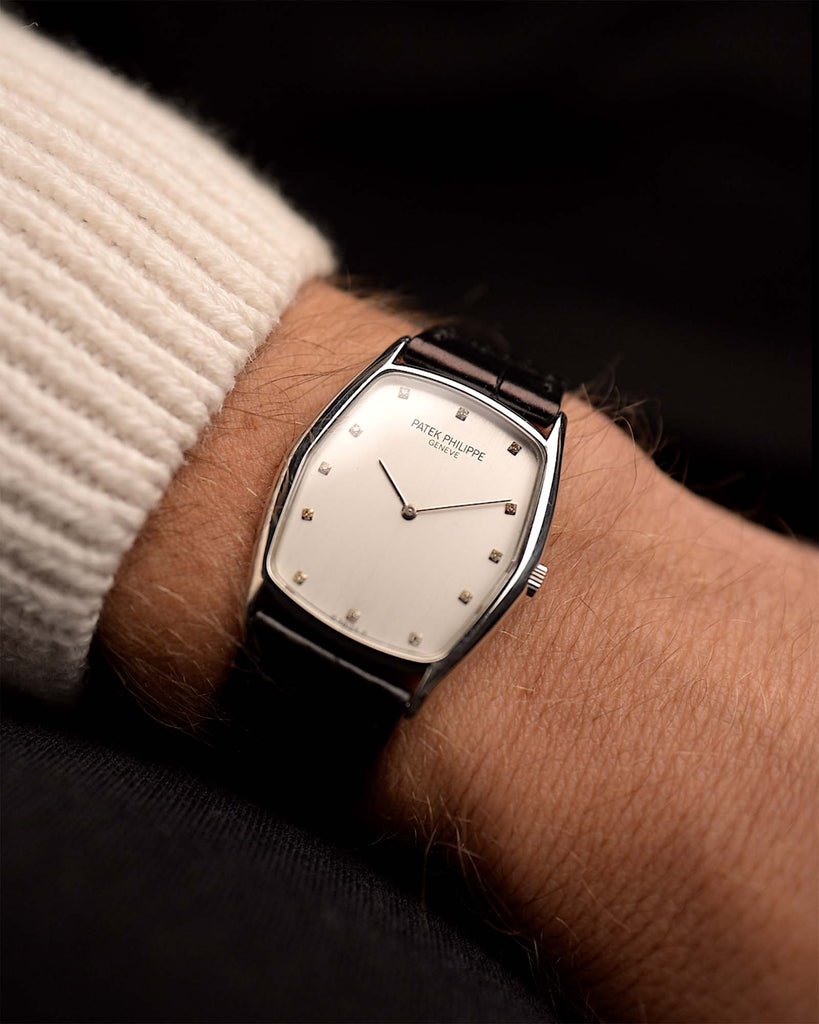 Patek Philippe Gondolo 3842P Platino de los años 80 en muñeca. 28 mm x 37 mm con caja de platino 950, calibre 177, esfera plateada impecable con índices de diamantes y correa original de piel negra.