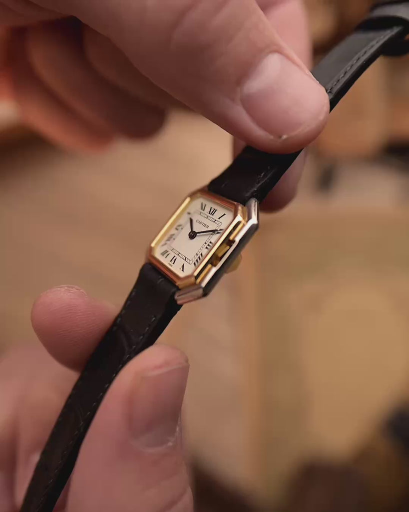 Reloj vintage Cartier Ceinture de la década de 1980, oro bicolor, esfera blanca, caja cuadrada, vídeo con detalles.