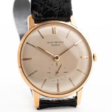 Montre vintage Patek Philippe 2598 Calatrava 18k Rose des années 1950. 33mm avec boîtier en or rose 18k, mouvement à remontage manuel, cadran argenté impeccable et bracelet en cuir d'origine.