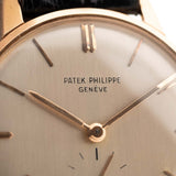 Montre Patek Philippe 2598 Calatrava 18k Rose des années 1950. Boîtier en or rose 18 carats, mouvement à remontage manuel, cadran argenté impeccable.