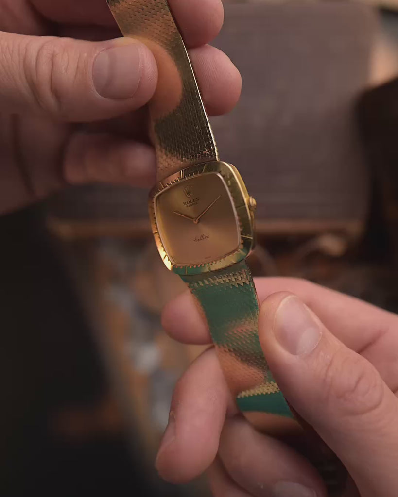 Montre vintage Rolex Cellini 4084 Square 18k de 1978. 30mm avec boîtier en or jaune 18k, mouvement à remontage manuel, cadran doré et bracelet original en or jaune 18k.