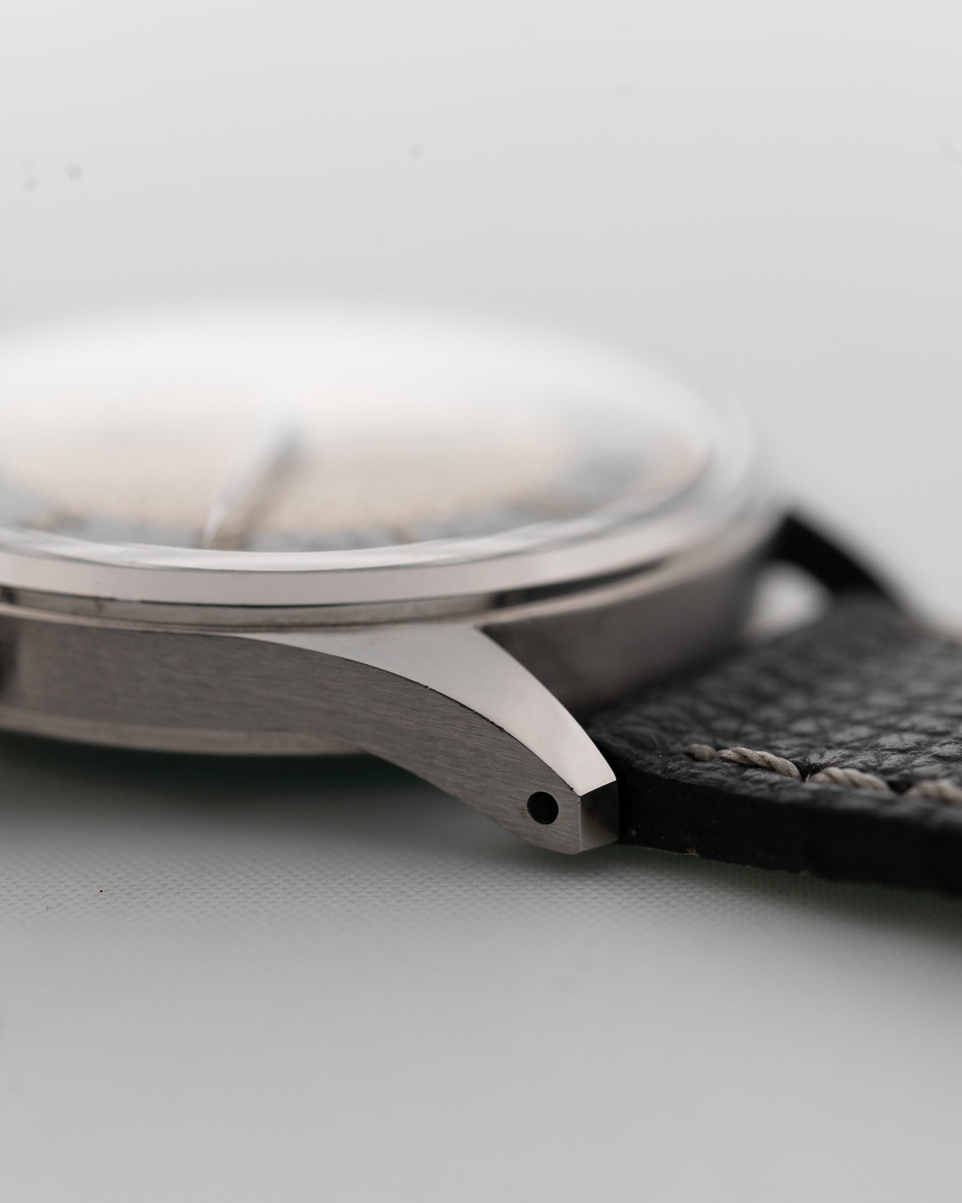 Omega Tuxedo deux tons 1947 - Goldammer Montres Vintage