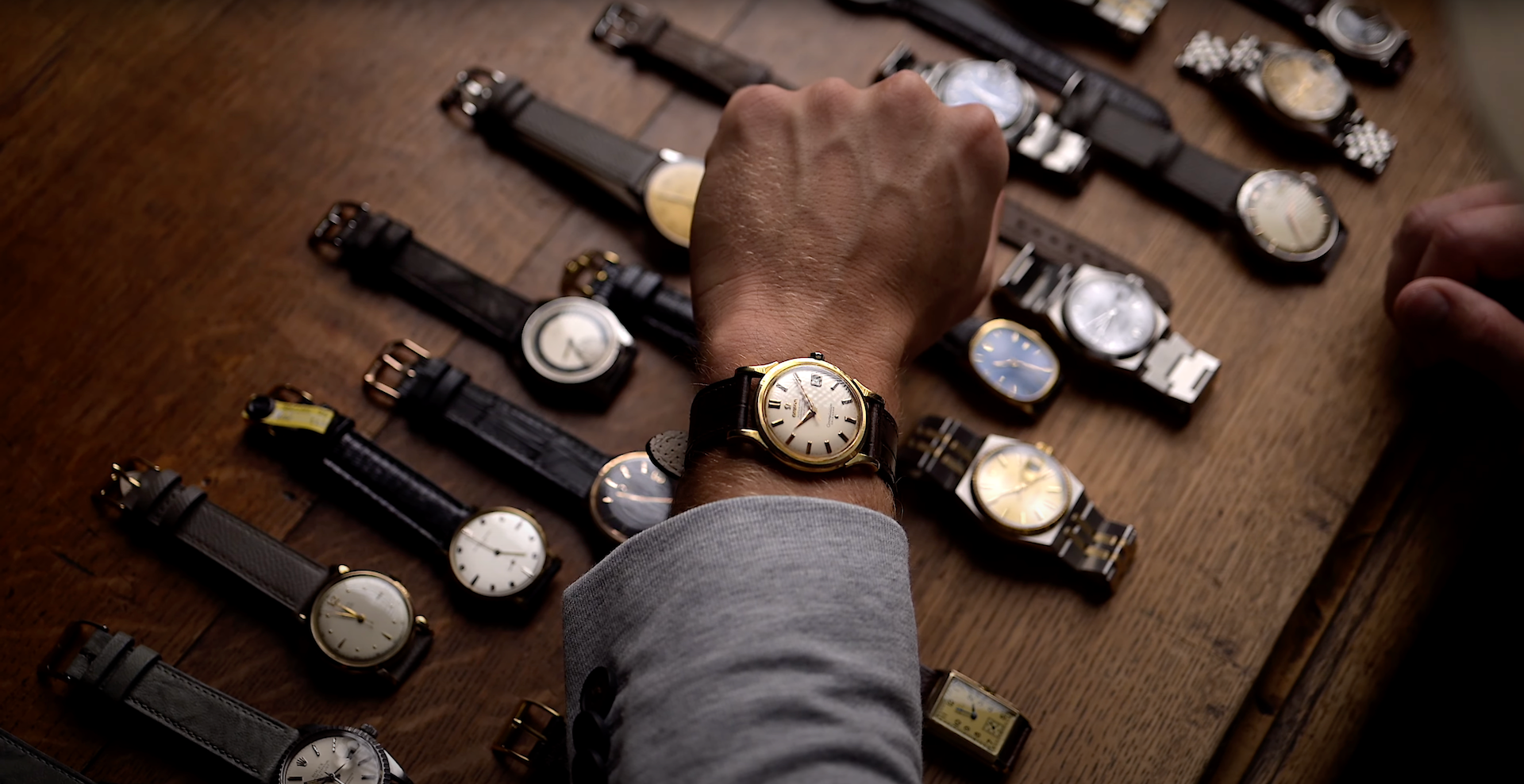 Una pila di bellissimi Orologi Vintage del 20° secolo