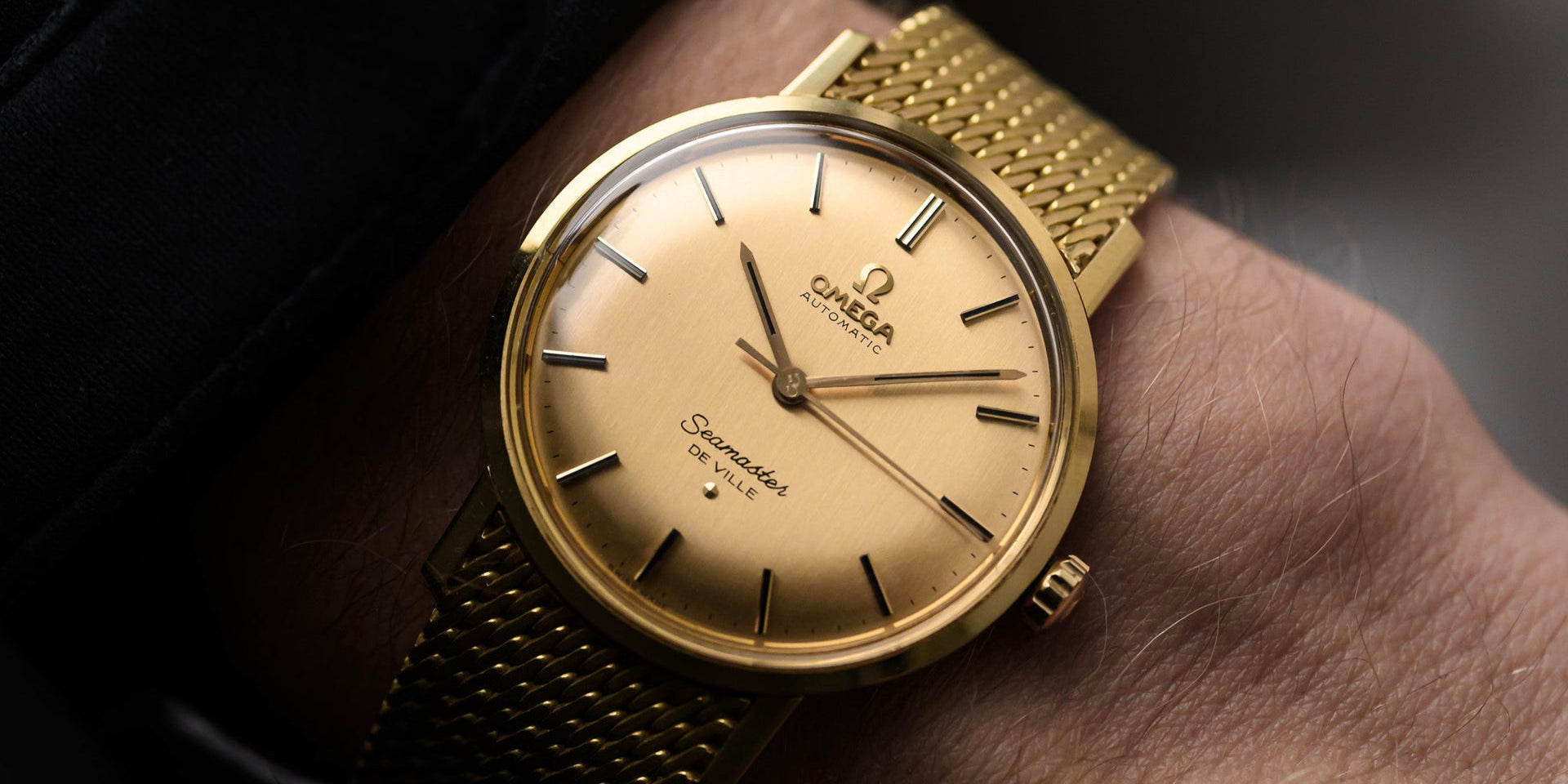 scatto da polso di un Omega Seamaster De Ville d'oro, vintage, degli anni '70.