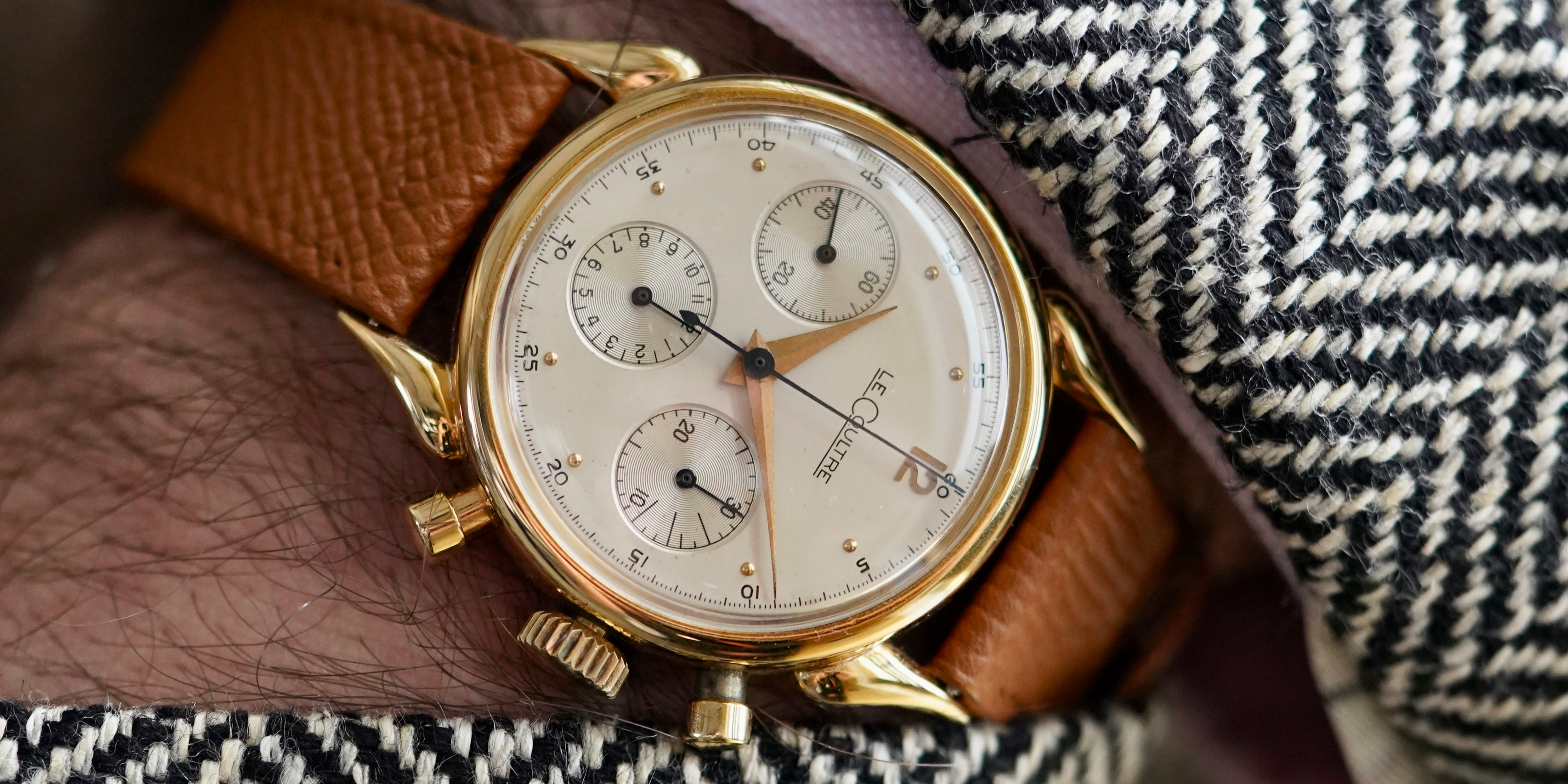 Cronografo LeCoultre vintage 1950 con movimento Valjoux e anse Cow-Horn