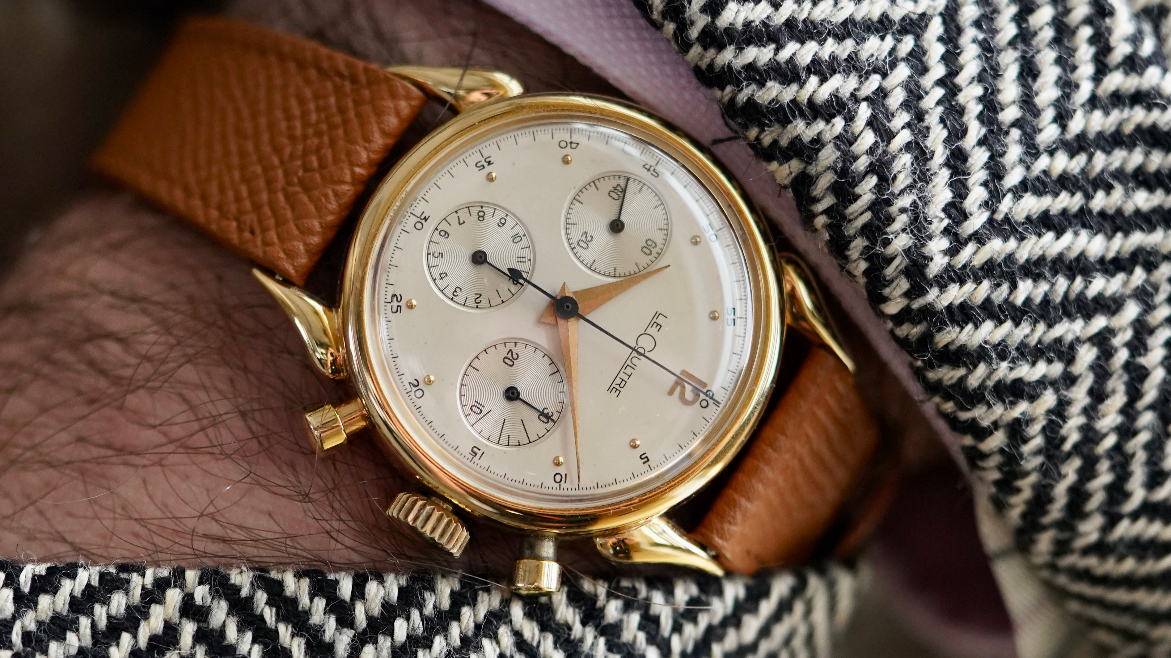 Cronografo LeCoultre vintage 1950 con movimento Valjoux e anse Cow-Horn