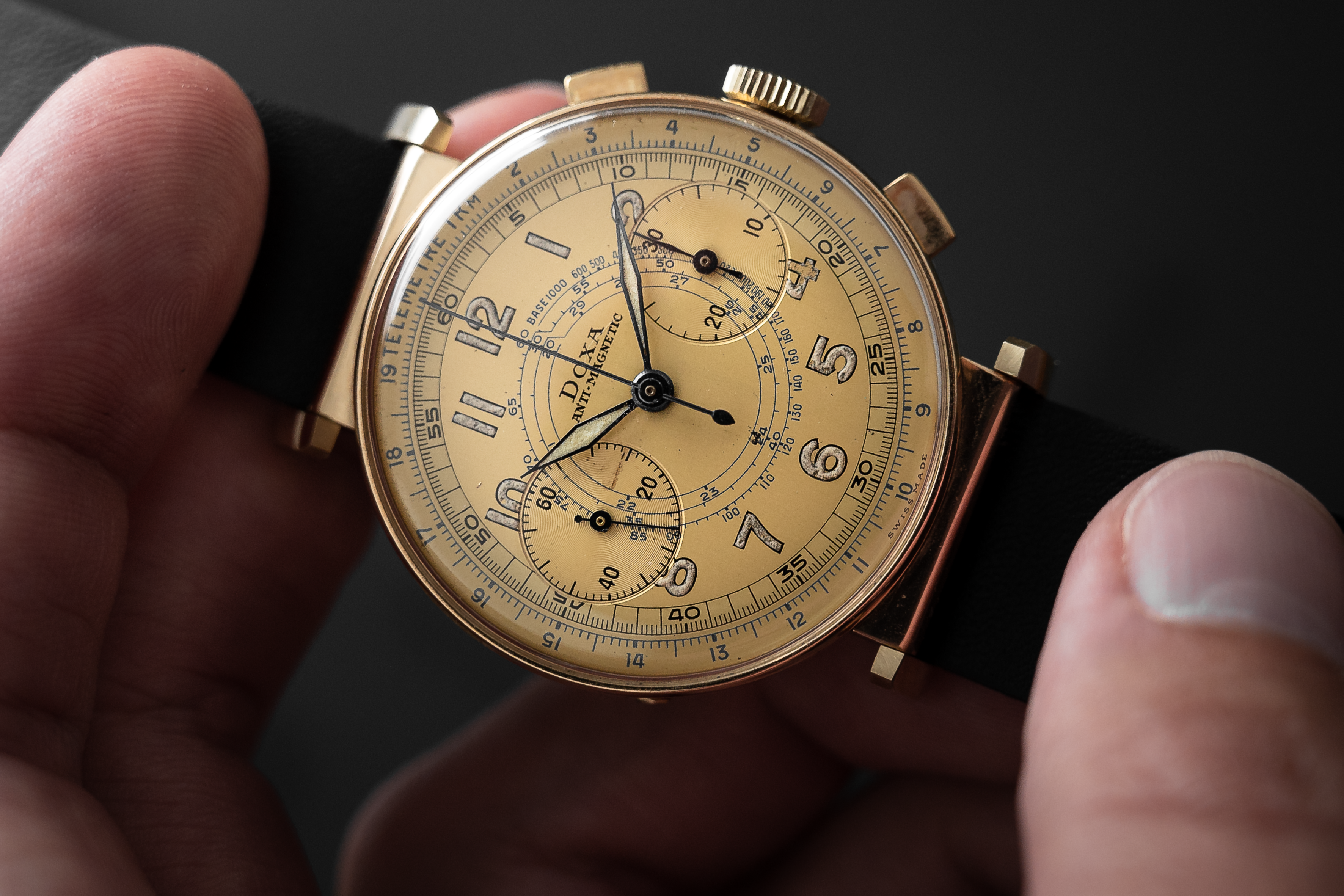 Cronografo Doxa d'oro del 1940 con lancette a forma di spada