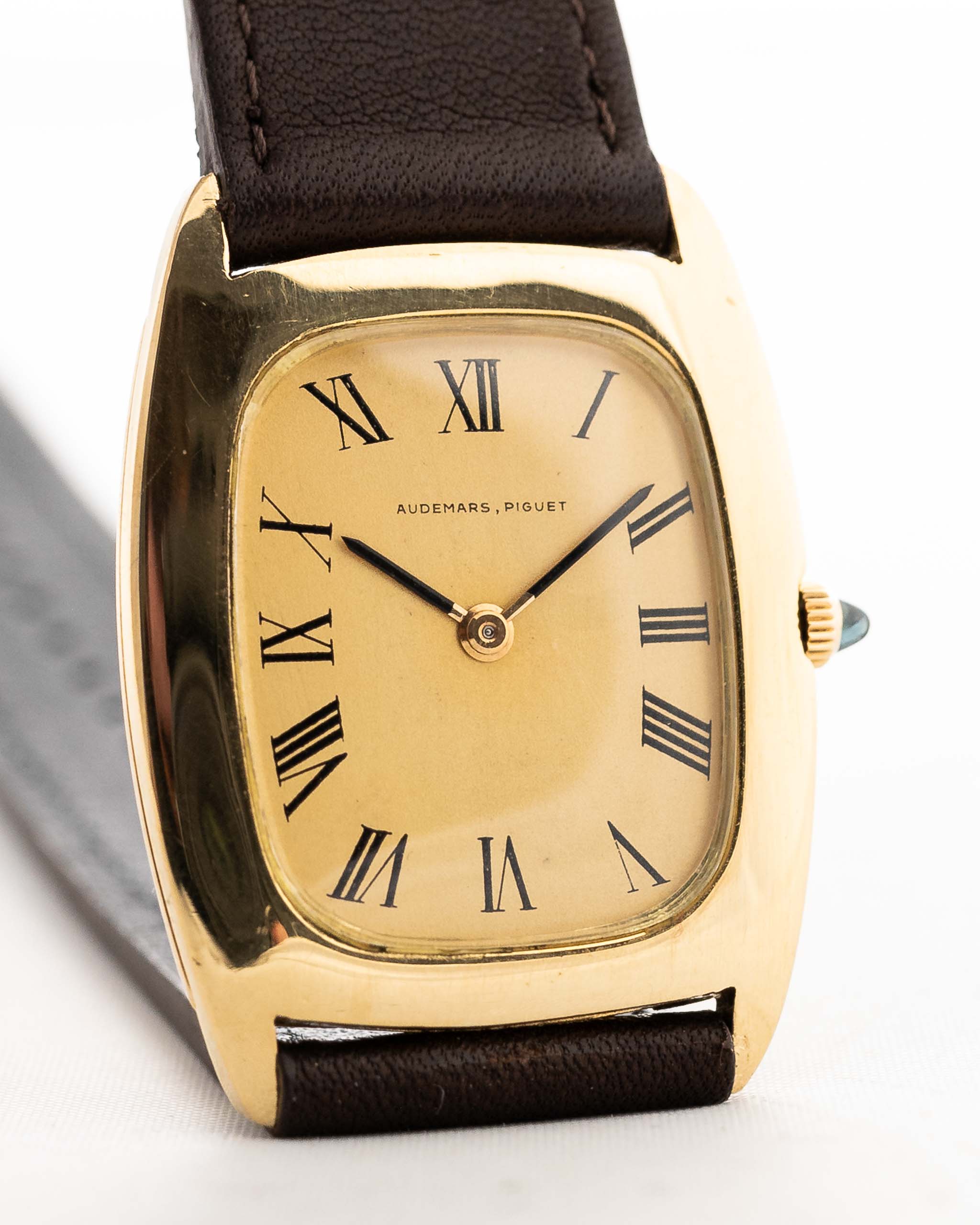 Vintage Audemars Piguet 5233 Tonneau Roman 1970 Quadrante