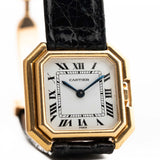 Orologio vintage Cartier Ceinture 78210 in oro giallo 18 carati, quadrante bianco MK3, su sfondo bianco