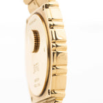 Foto ravvicinata di un Piaget 791 Polo vintage degli anni '80. Con cassa da 30 mm, oro giallo 18 carati, quadrante in oro, bracciale integrato in oro 18 carati e movimento al quarzo.