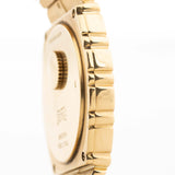 Foto ravvicinata di un Piaget 791 Polo vintage degli anni '80. Con cassa da 30 mm, oro giallo 18 carati, quadrante in oro, bracciale integrato in oro 18 carati e movimento al quarzo.