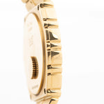 Foto ravvicinata di un Piaget 791 Polo vintage degli anni '80. Con cassa da 30 mm, oro giallo 18 carati, quadrante in oro, bracciale integrato in oro 18 carati e movimento al quarzo.