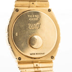 Foto ravvicinata di un Piaget 791 Polo vintage degli anni '80. Con cassa da 30 mm, oro giallo 18 carati, quadrante in oro, bracciale integrato in oro 18 carati e movimento al quarzo.