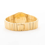 Foto ravvicinata di un Piaget 791 Polo vintage degli anni '80. Con cassa da 30 mm, oro giallo 18 carati, quadrante in oro, bracciale integrato in oro 18 carati e movimento al quarzo.
