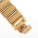 Foto ravvicinata di un Piaget 791 Polo vintage degli anni '80. Con cassa da 30 mm, oro giallo 18 carati, quadrante in oro, bracciale integrato in oro 18 carati e movimento al quarzo.