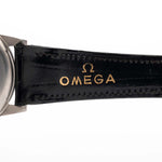 Foto ravvicinata di un Omega Jumbo 2272 Sub Second Steel Rose del 1952. 38 mm in acciaio inossidabile con movimento a carica manuale, quadrante champagne originale e cinturino in pelle originale.