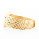 Foto ravvicinata di un bracciale vintage Patek Philippe Ellipse 3605 Jumbo del 1978. 33 mm in oro giallo 18 carati con Cal. 28-255 C automatico, quadrante Sigma dorato e bracciale in oro integrato.
