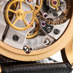 Movimento vintage Vacheron Constantin 4217 Rose degli anni '40. 33,5 mm con cassa in oro rosa 18 carati, carica manuale Cal. V454, quadrante originale color miele e cinturino in pelle.
