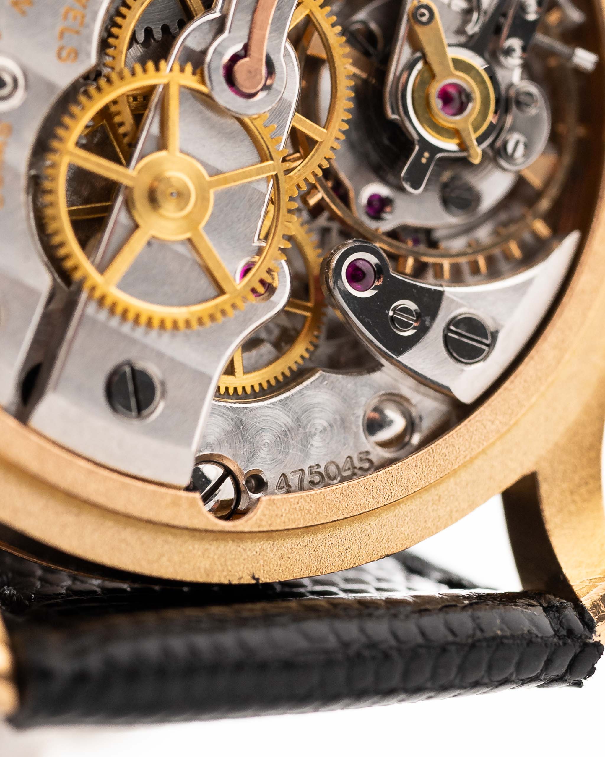 Movimento vintage Vacheron Constantin 4217 Rose degli anni '40. 33,5 mm con cassa in oro rosa 18 carati, carica manuale Cal. V454, quadrante originale color miele e cinturino in pelle.