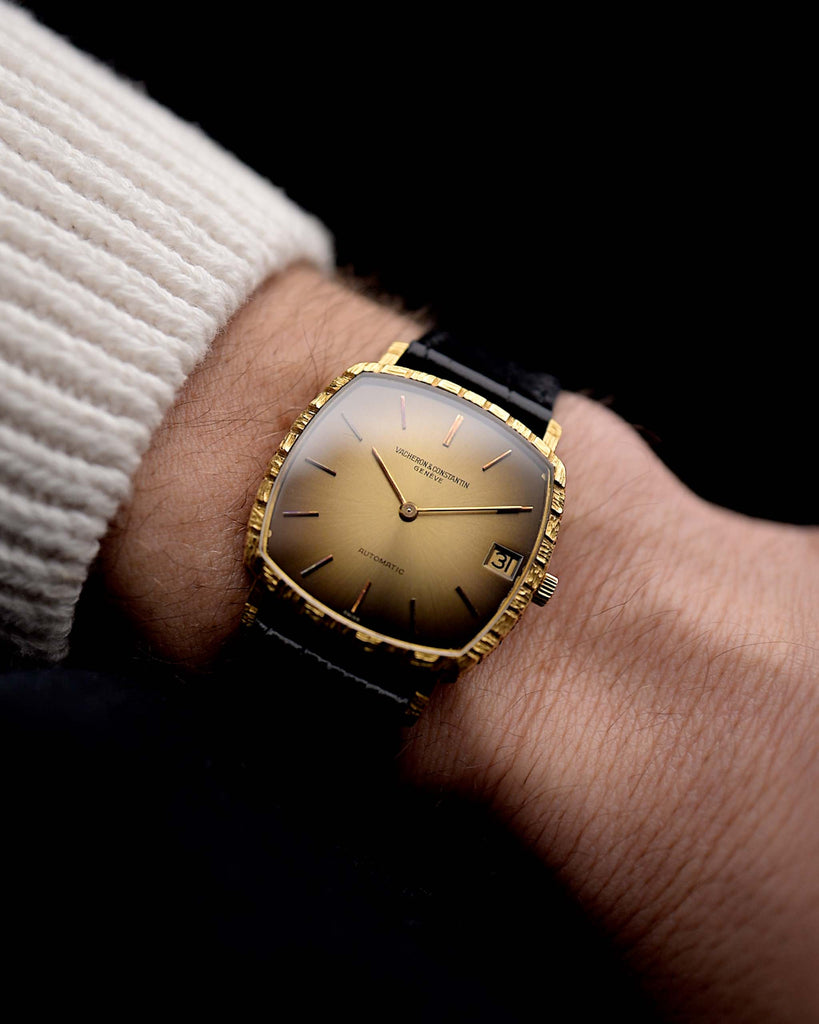 Video di un Vacheron Constantin 7390 Basket Ombre degli anni '70 al polso. Cassa da 32 mm in oro giallo 18 carati con calibro automatico. K1121, quadrante originale con ombre dorate e cinturino in pelle.