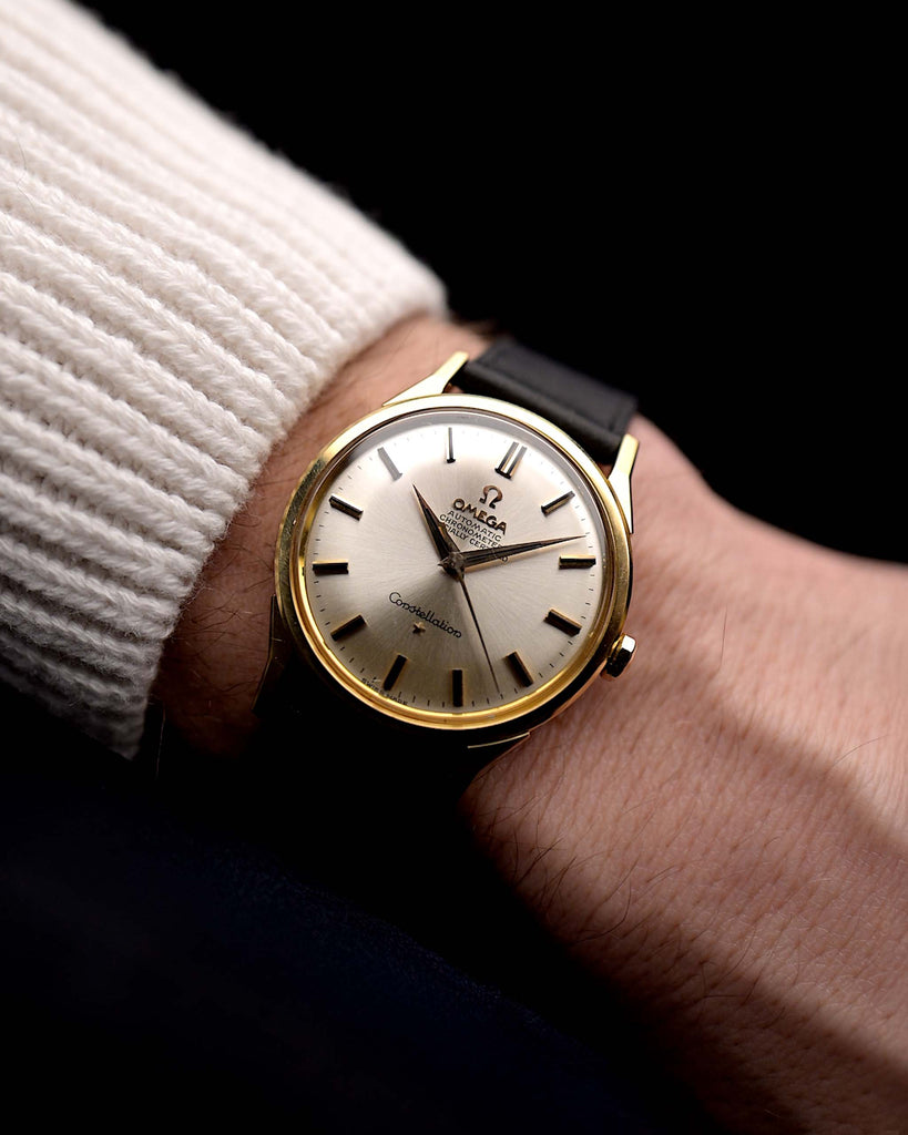 Video di un Omega Constellation 167005 vintage del 1963 al polso. In oro giallo 18 carati, 34 mm, Calibro 551 cronometro automatico e quadrante originale in argento.