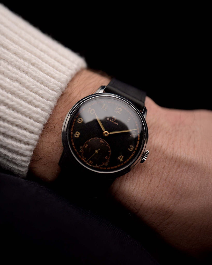 Orologio Omega - Vintage Omega Sub Second Black Syringe 1939 - cassa in acciaio inossidabile quadrante nero dorato al polso