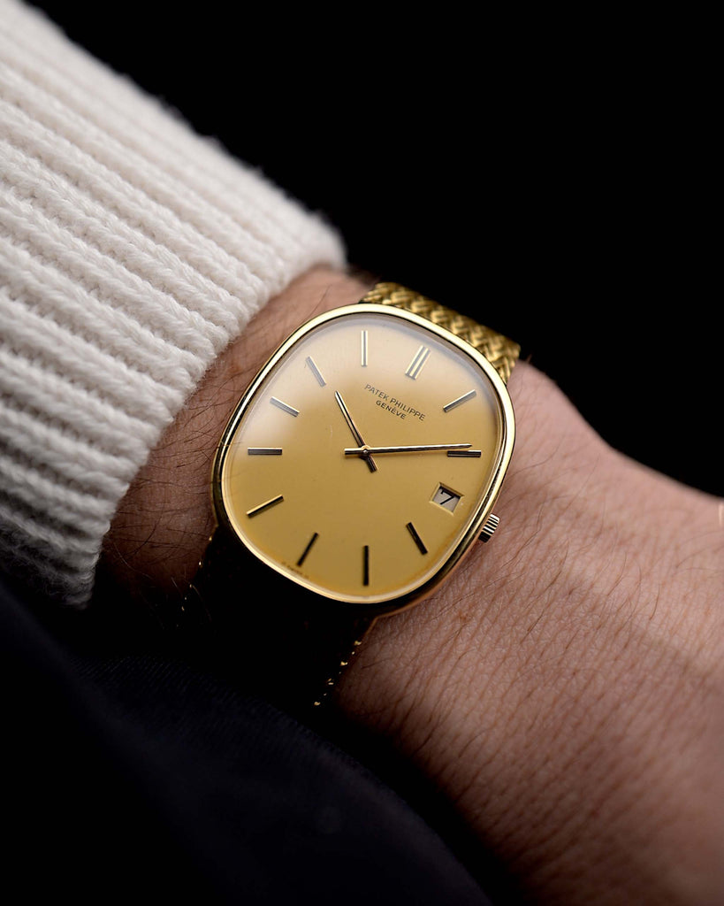 Video di un Patek Philippe Ellipse 3605 Jumbo d'epoca del 1978 al polso. 33 mm in oro giallo 18 carati con Cal. 28-255 C automatico, quadrante Sigma dorato e bracciale in oro integrato.
